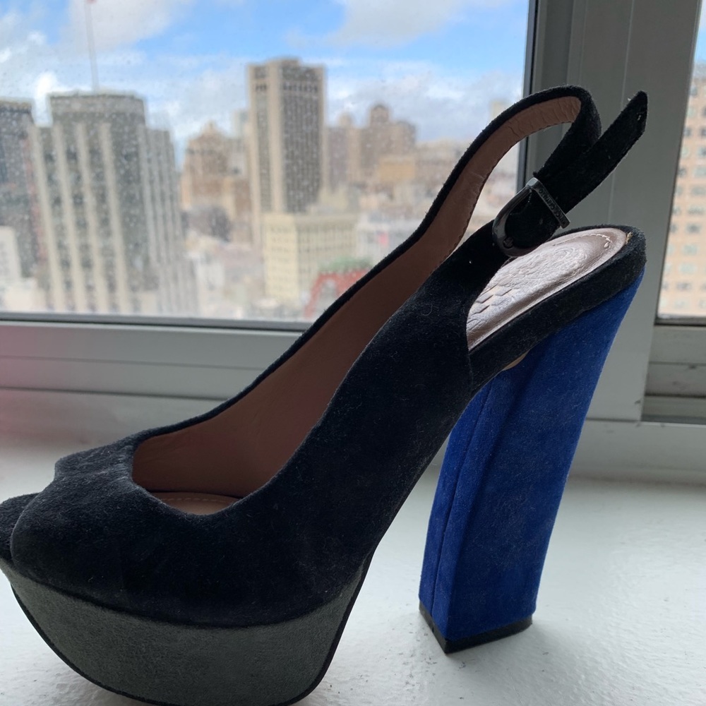 Vince Camuto Heels Size 4.5